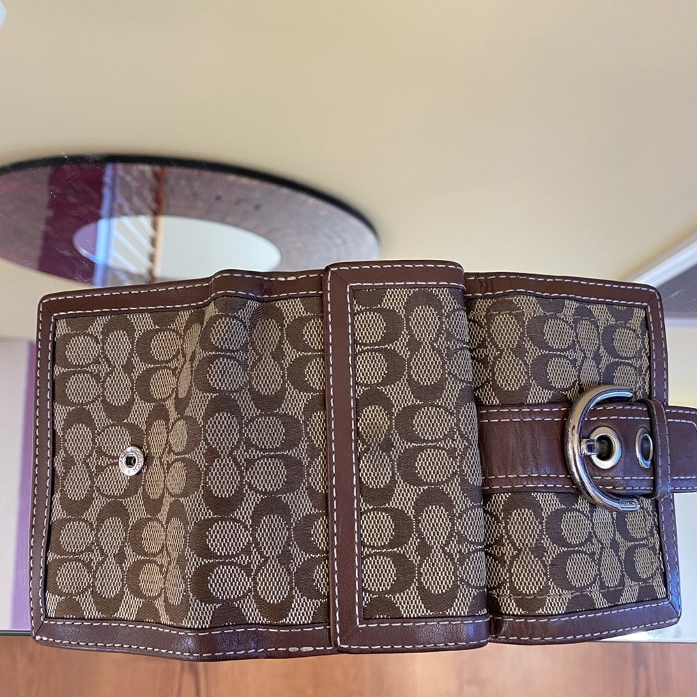 3x4in bifold Coach wallet - Picture 4 of 10